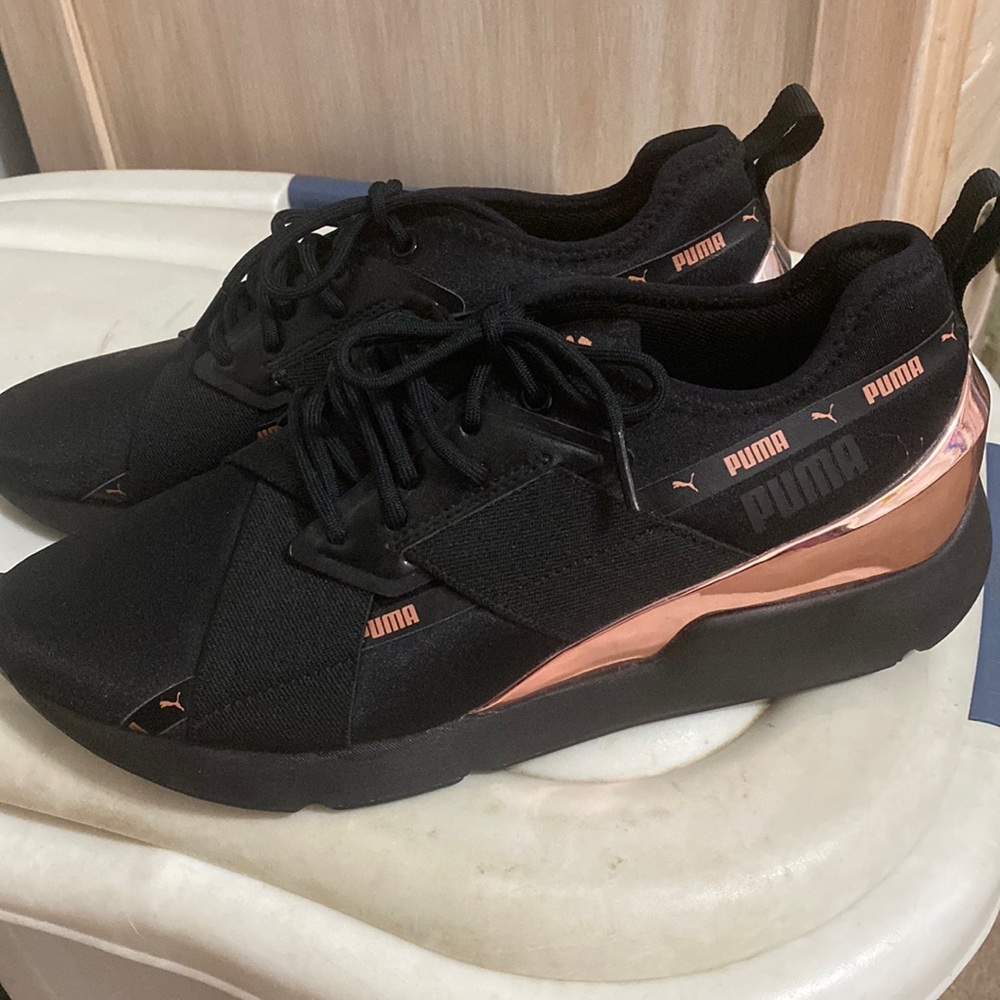 Puma tennis shoes